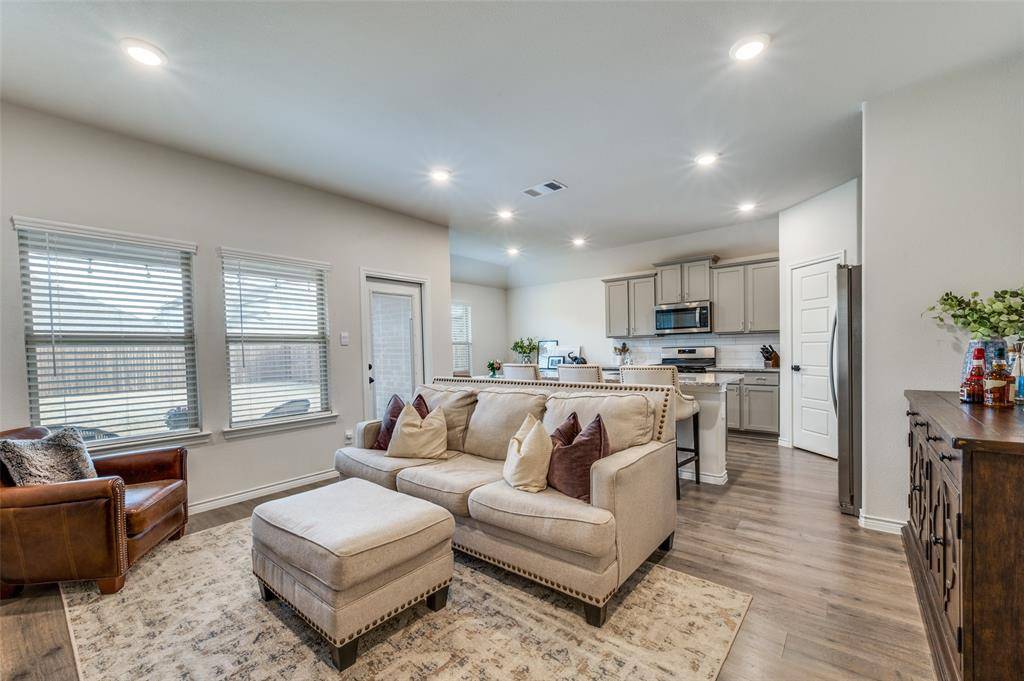 9813 Quail Pointe Road, Aubrey, TX 76227