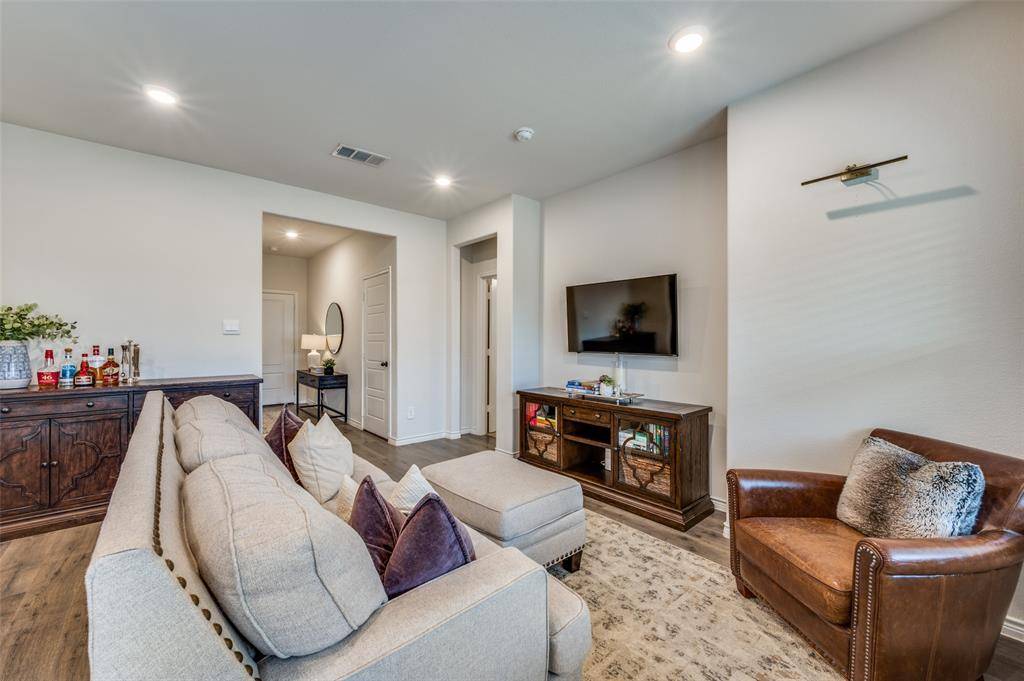 9813 Quail Pointe Road, Aubrey, TX 76227