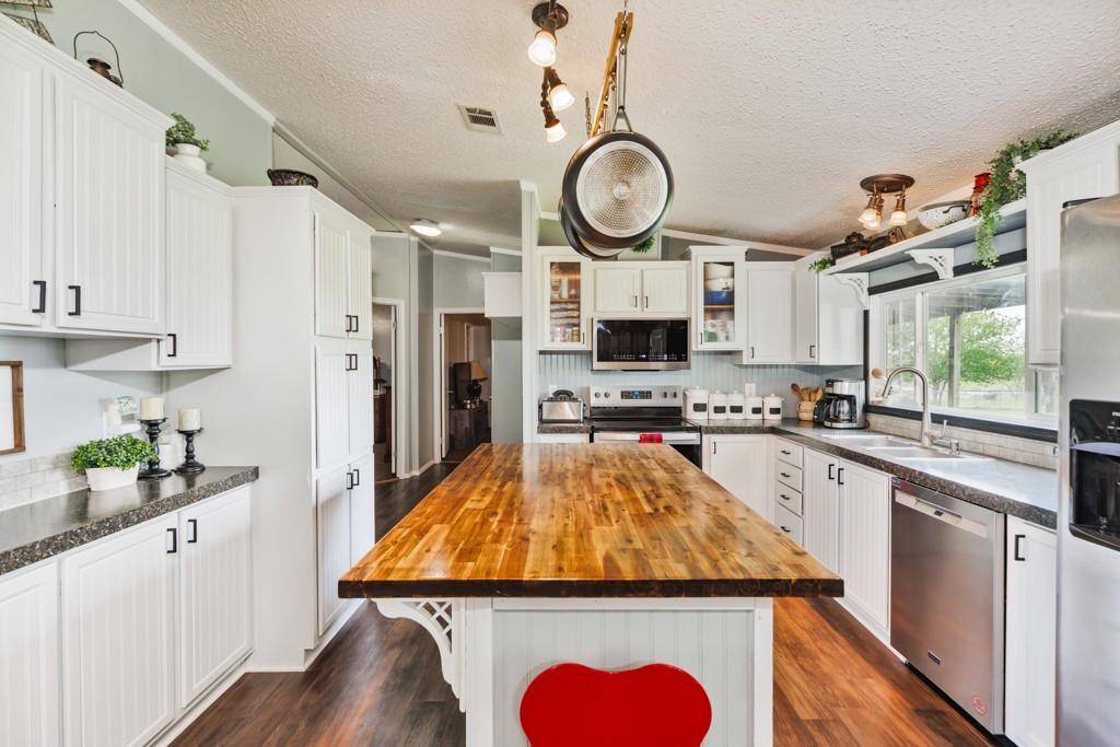 297 Lone Tree Lane, Decatur, TX 76234