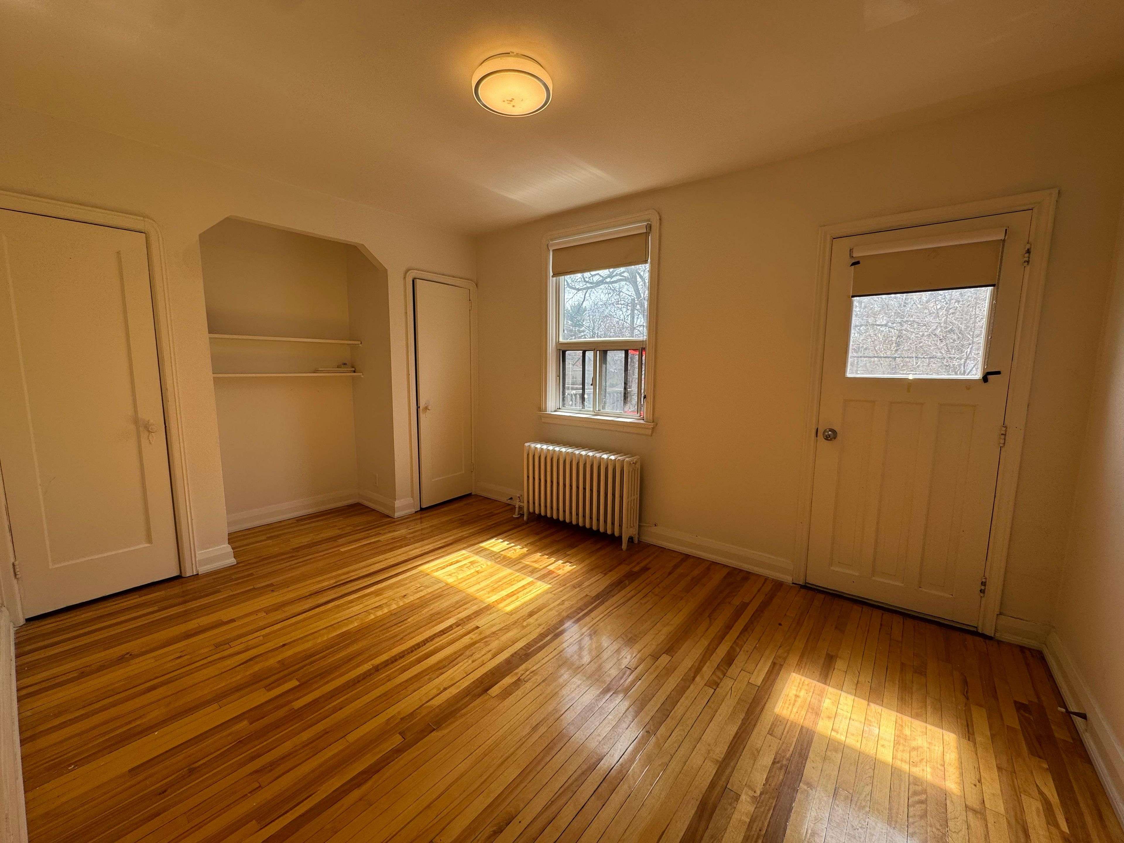 2879 St Clair AVE E #2nd Floor, Toronto E03, ON M4B 1N4