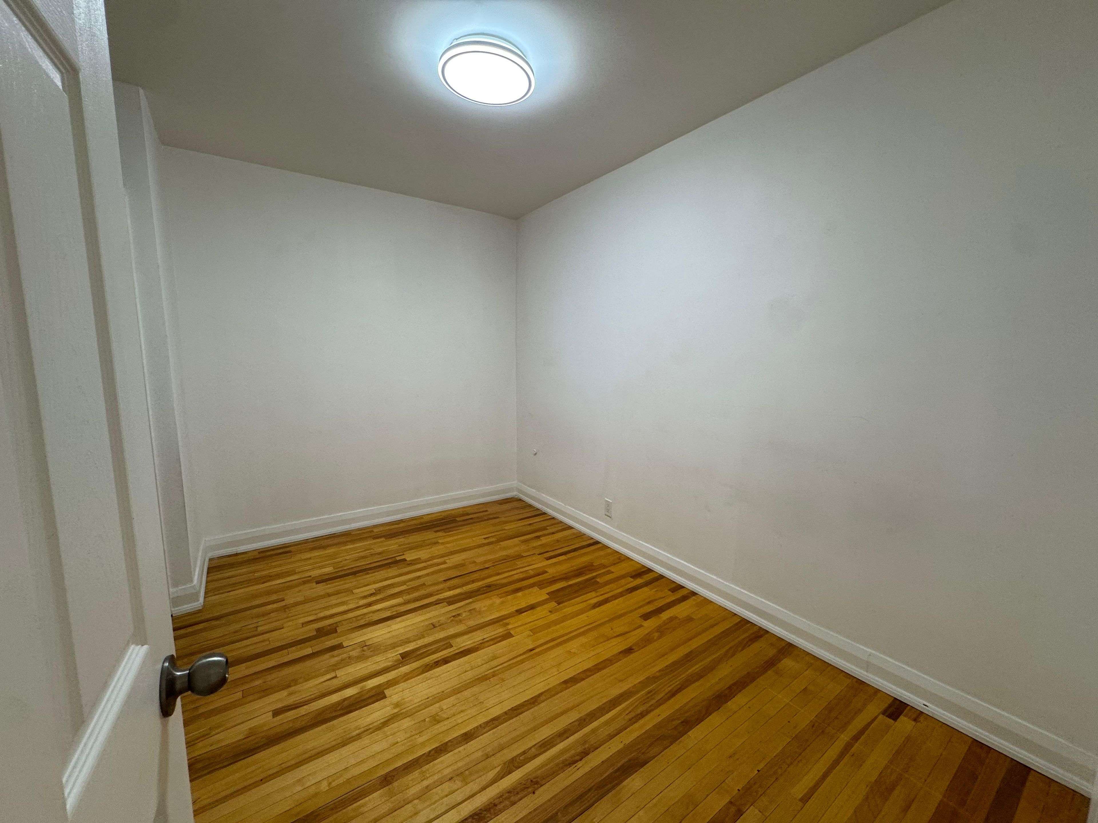 2879 St Clair AVE E #2nd Floor, Toronto E03, ON M4B 1N4