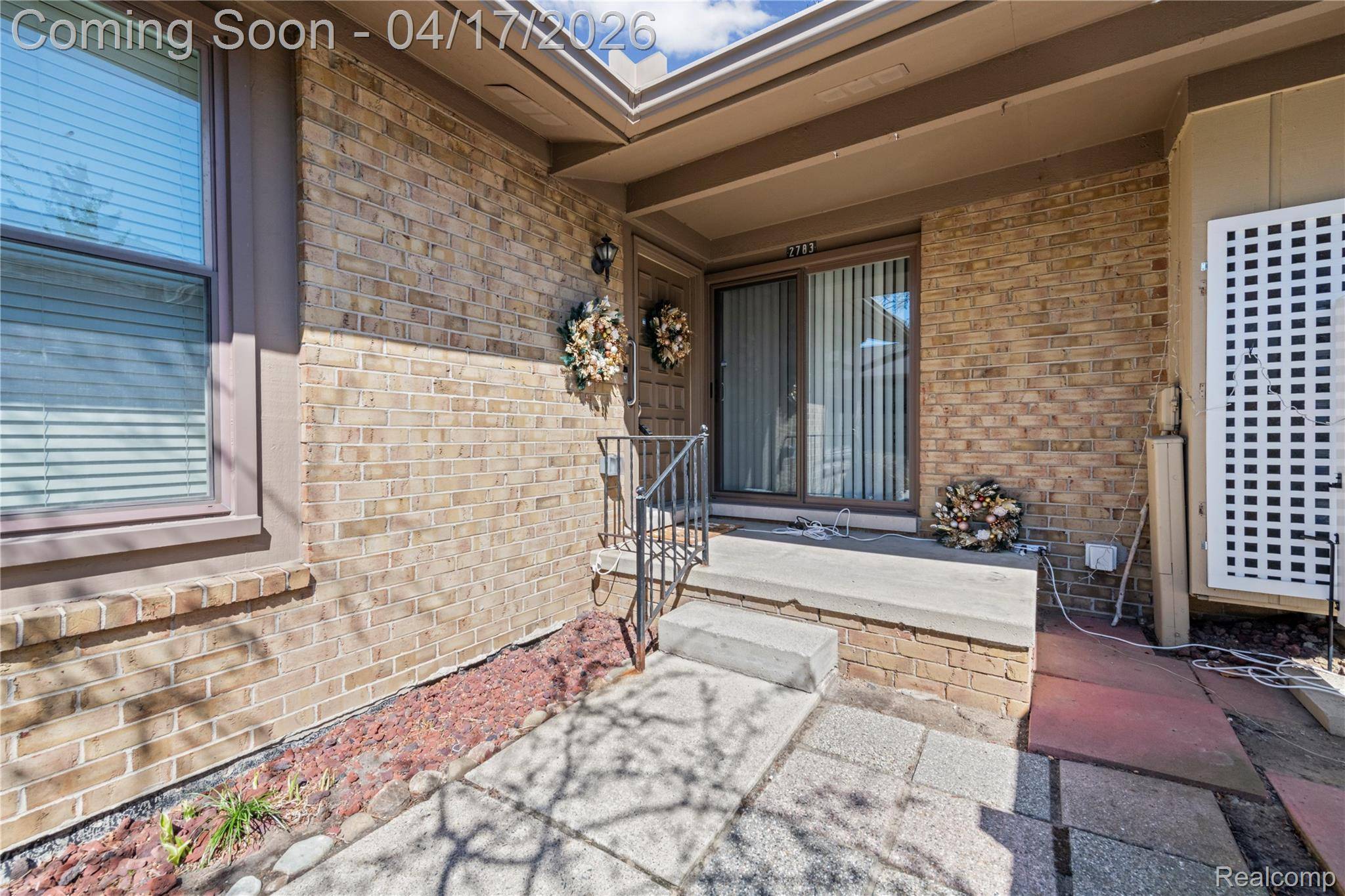 2783 Roundtree DR, Troy, MI 48083