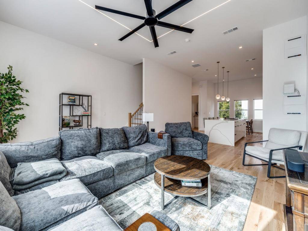 929 Bayonne Street, Dallas, TX 75212