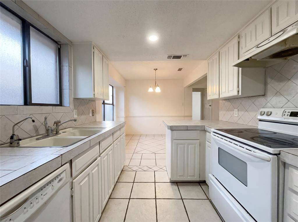 709 Sandy Trail, Fort Worth, TX 76120