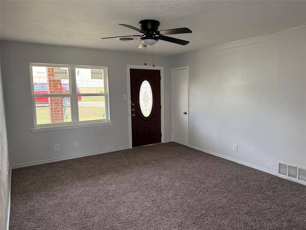 1214 Wintergreen Court, Desoto, TX 75115