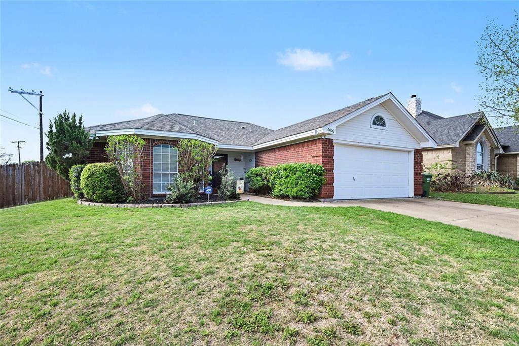 6056 Hillglen Drive, Watauga, TX 76148