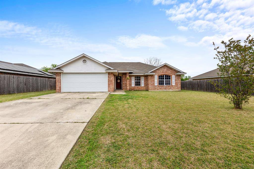 113 Bobcat Drive, Lacy Lakeview, TX 76705
