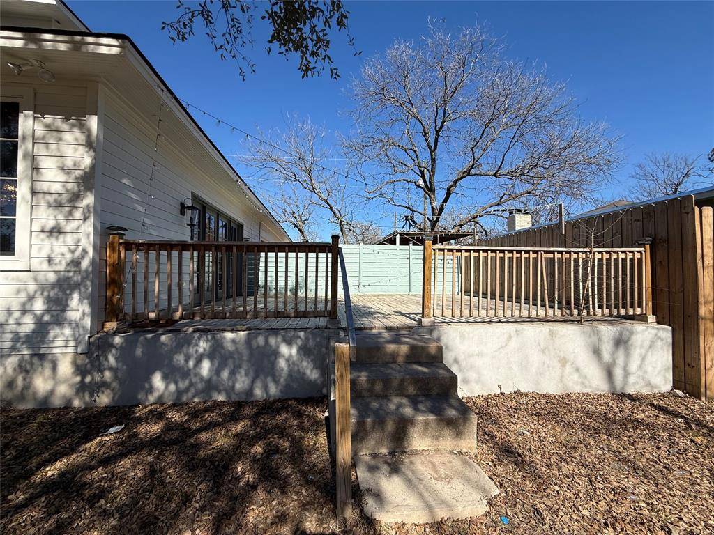 202 Throckmorton Street, Weatherford, TX 76086