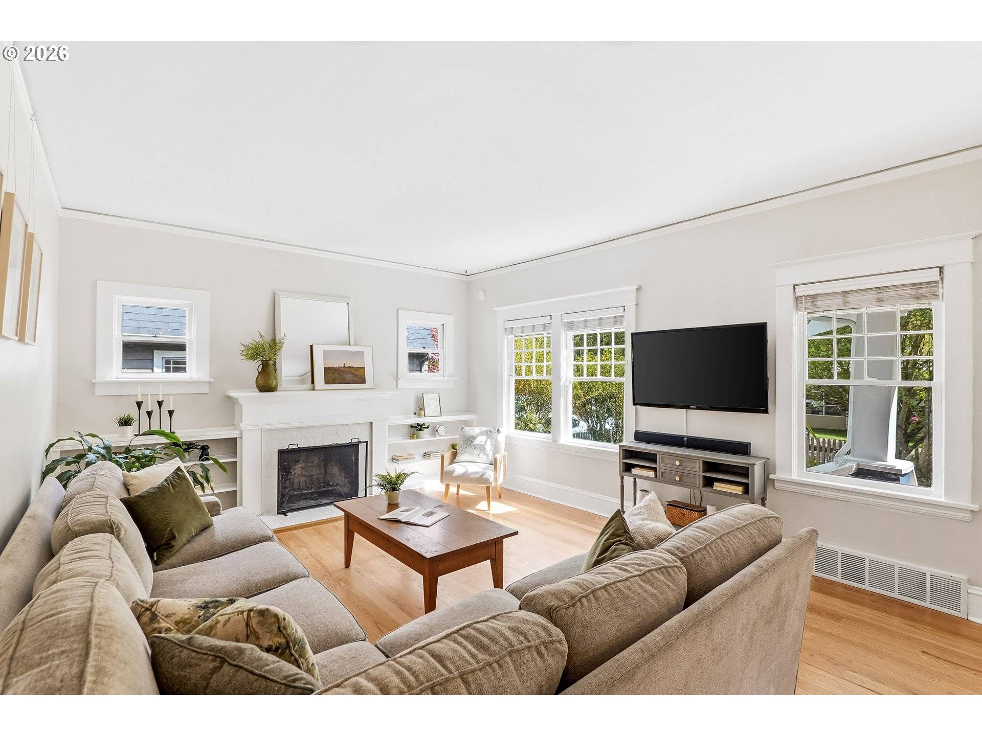 3557 NE HOLLYROOD CT, Portland, OR 97212