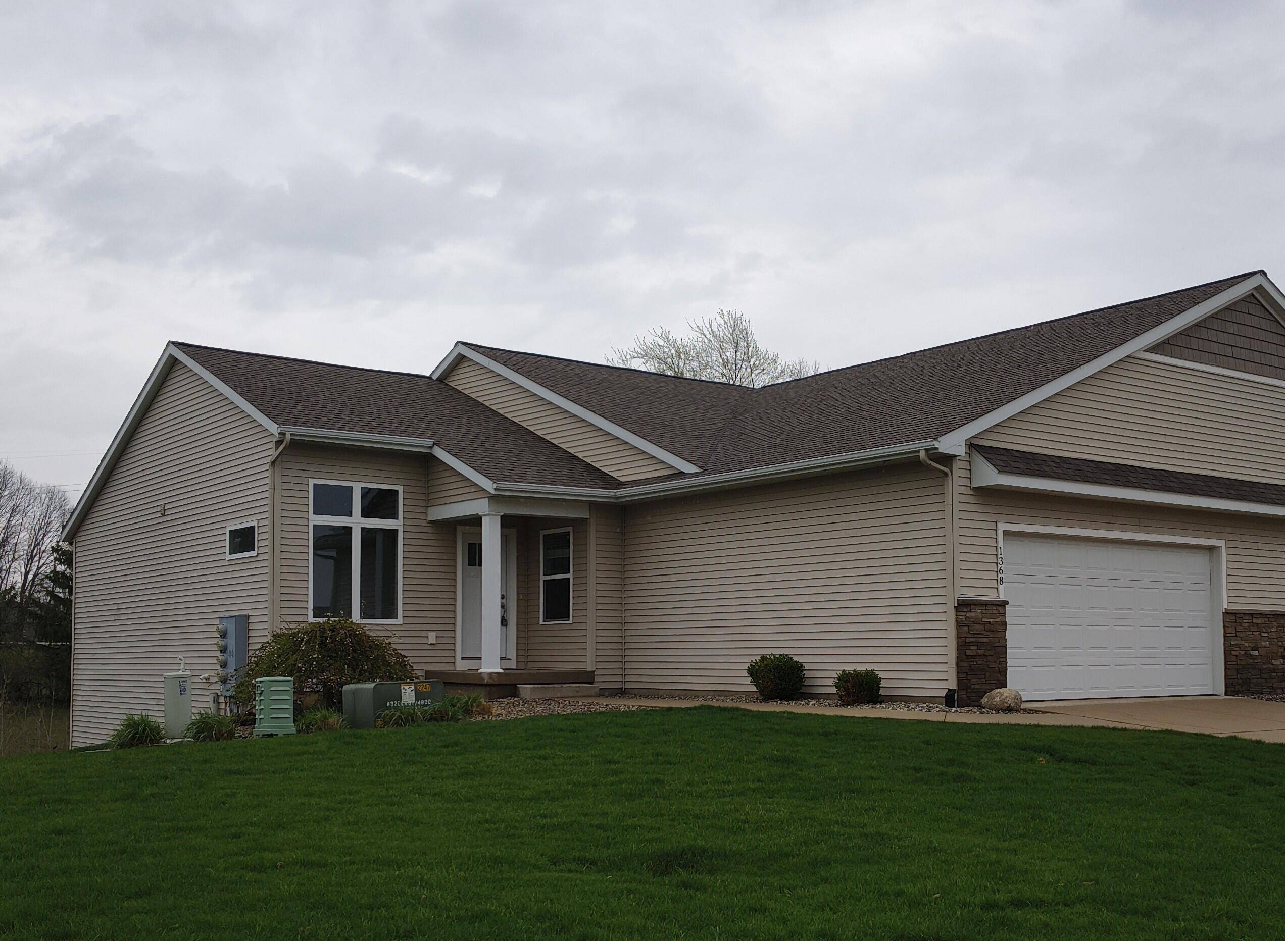 1368 S Village CIR, Oshtemo Twp, MI 49009