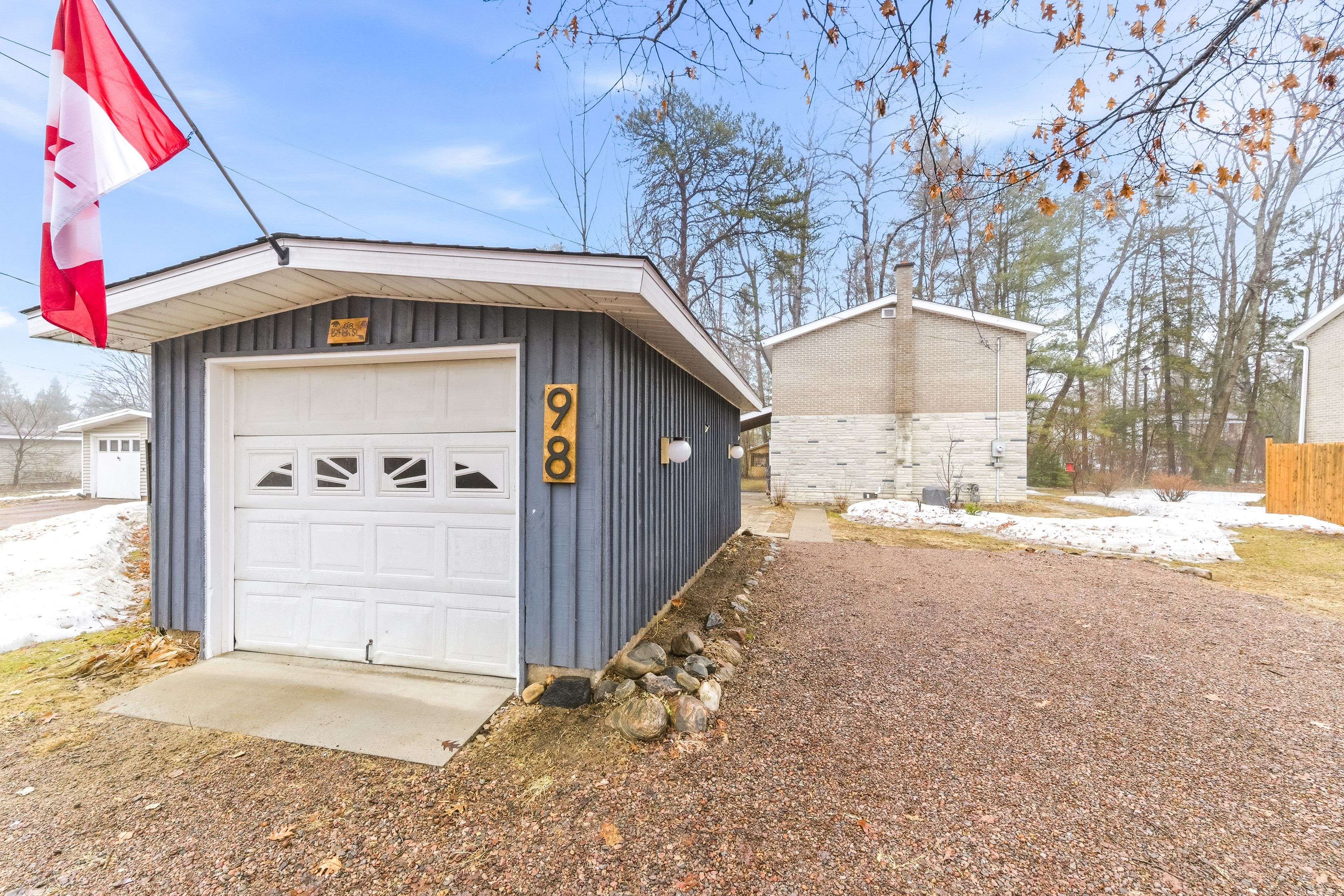 98 Birch ST, Deep River, ON K0J 1P0