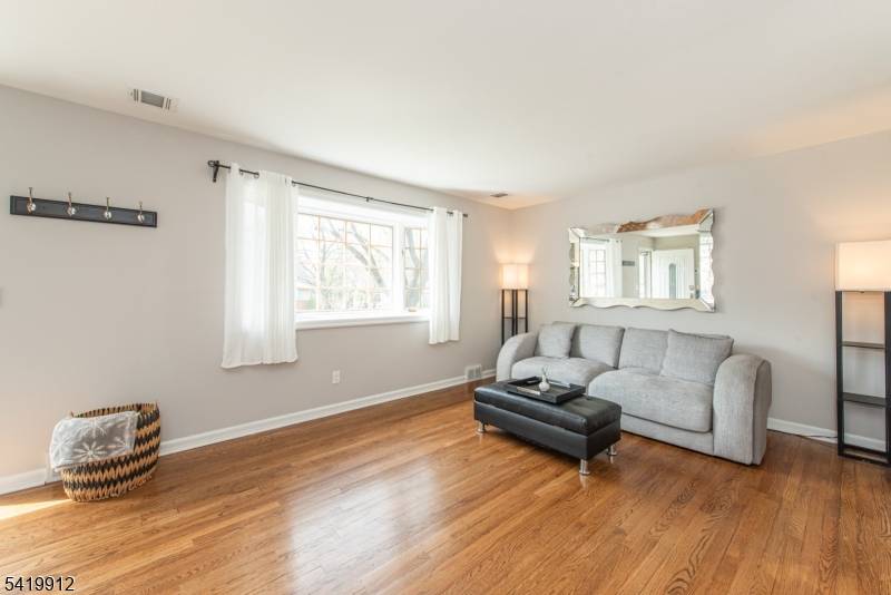 86 Deerfield Rd, West Caldwell Twp., NJ 07006