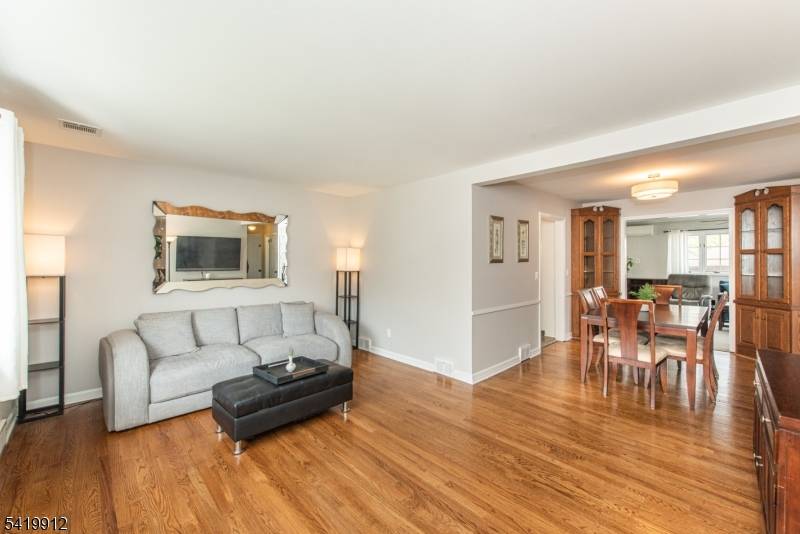 86 Deerfield Rd, West Caldwell Twp., NJ 07006