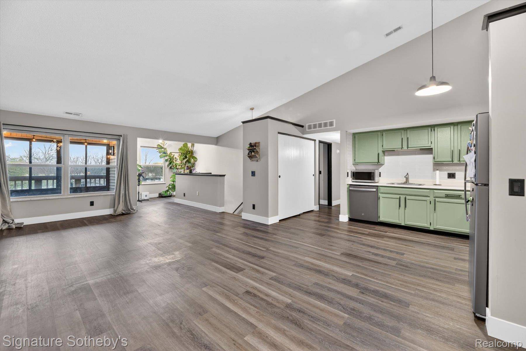 61031 Greenwood DR, South Lyon, MI 48178