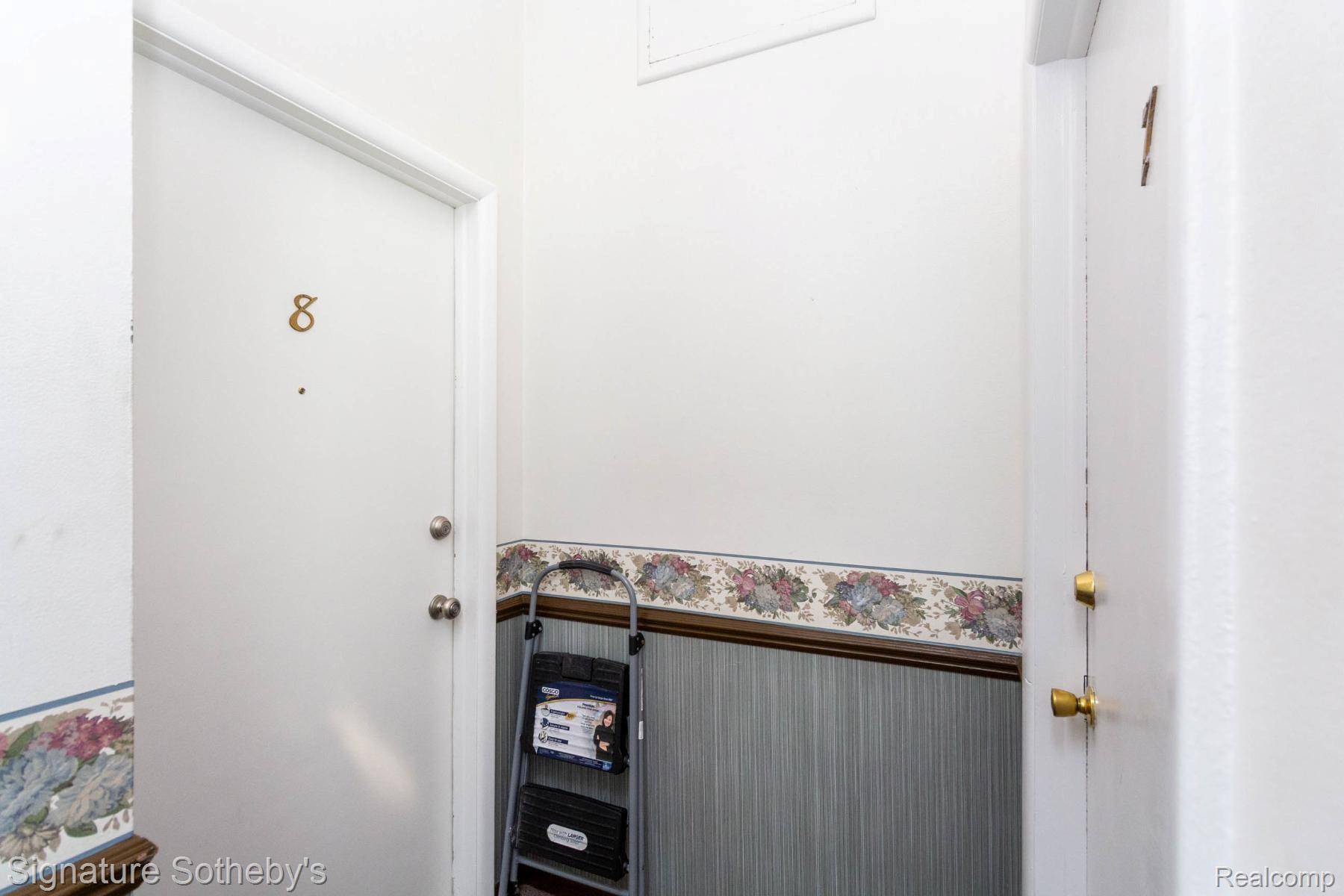 1155 DERBY RD #8, Birmingham, MI 48009