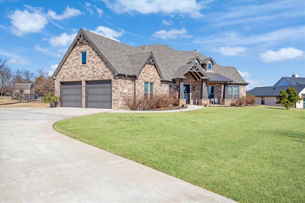 137 Blackthorn Drive, Van Alstyne, TX 75495