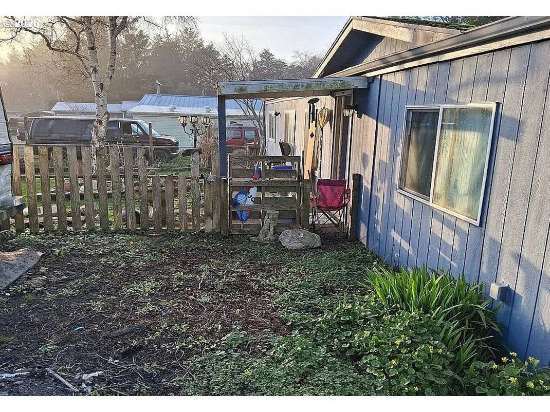 1040 CHARLOTTE CT, Rockaway Beach, OR 97136