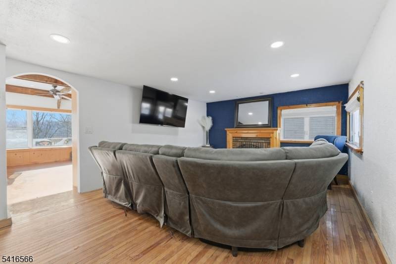 117 Dupont Ave, Hopatcong Boro, NJ 07843