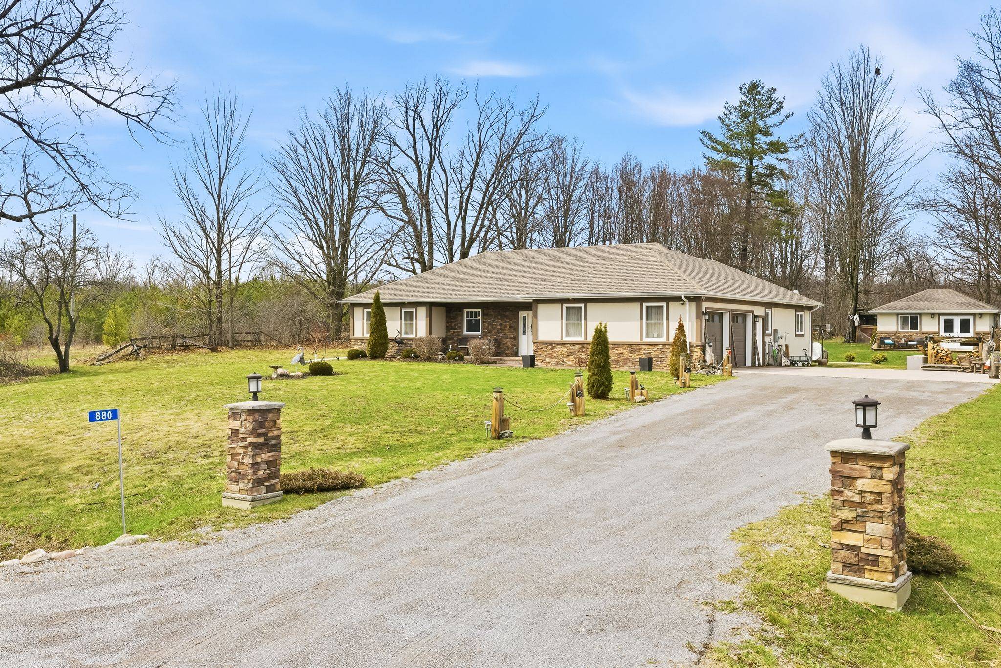 880 Dingman RD, Cramahe, ON K0K 1M0