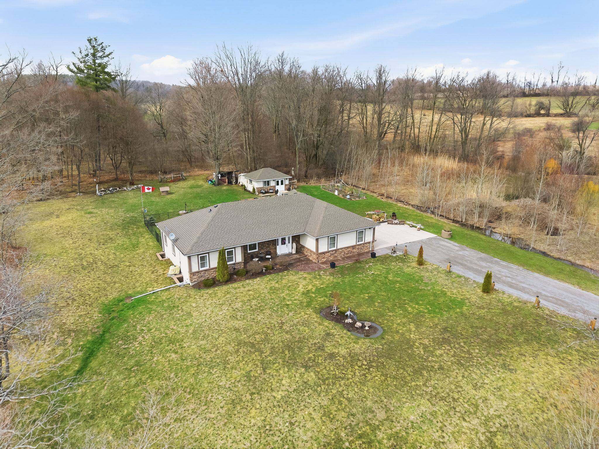 880 Dingman RD, Cramahe, ON K0K 1M0