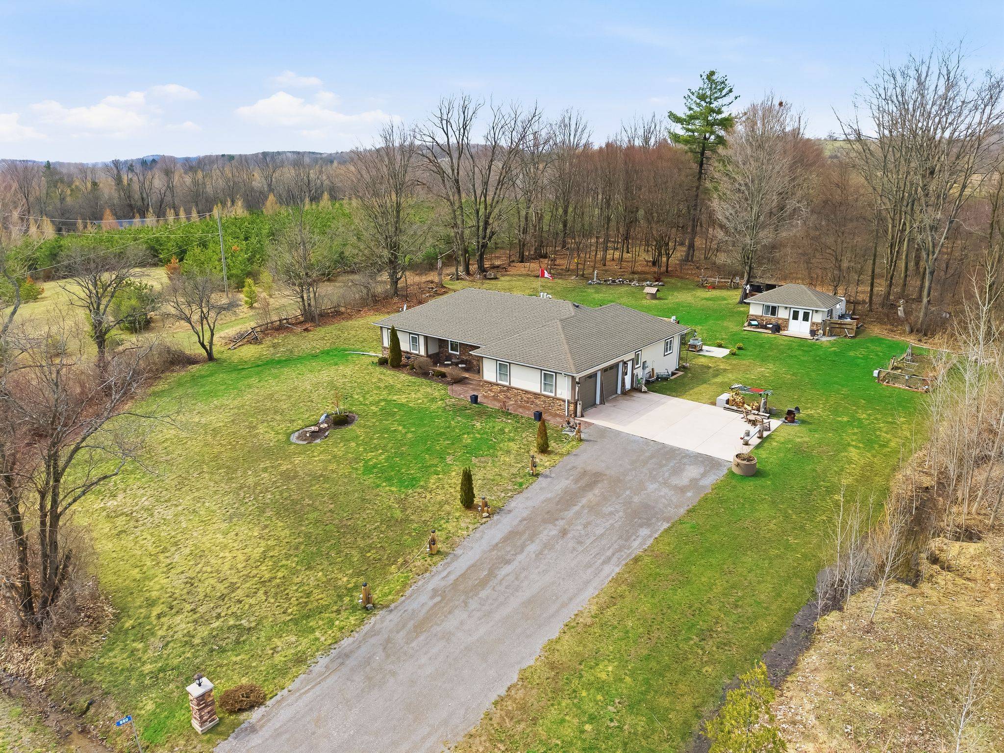 880 Dingman RD, Cramahe, ON K0K 1M0