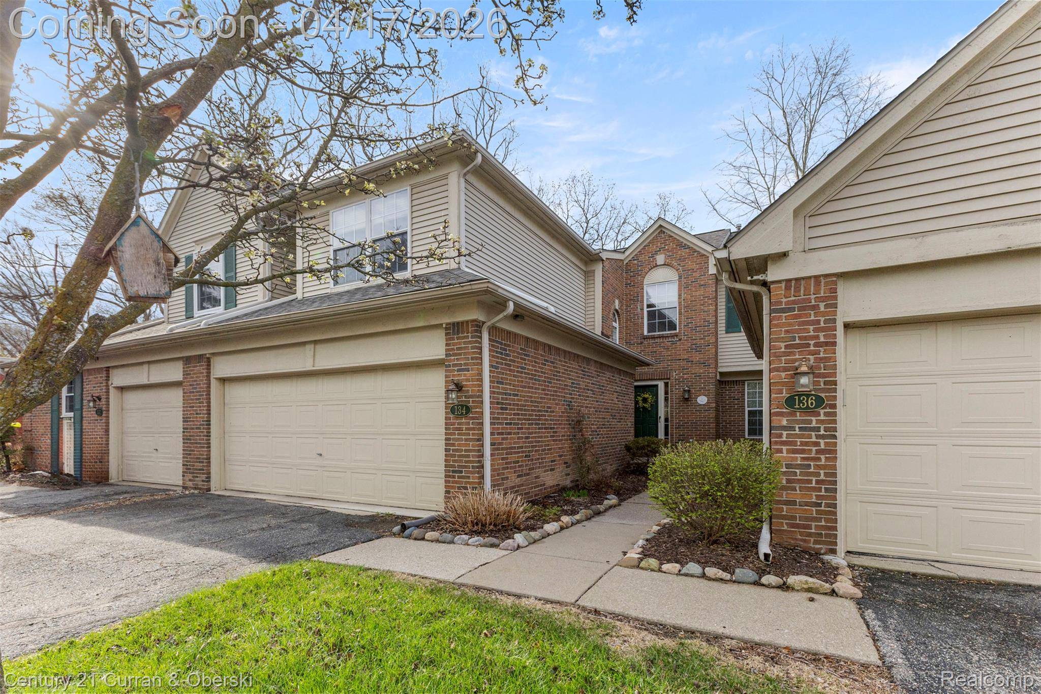134 Legacy Park CIR, Dearborn Heights, MI 48127