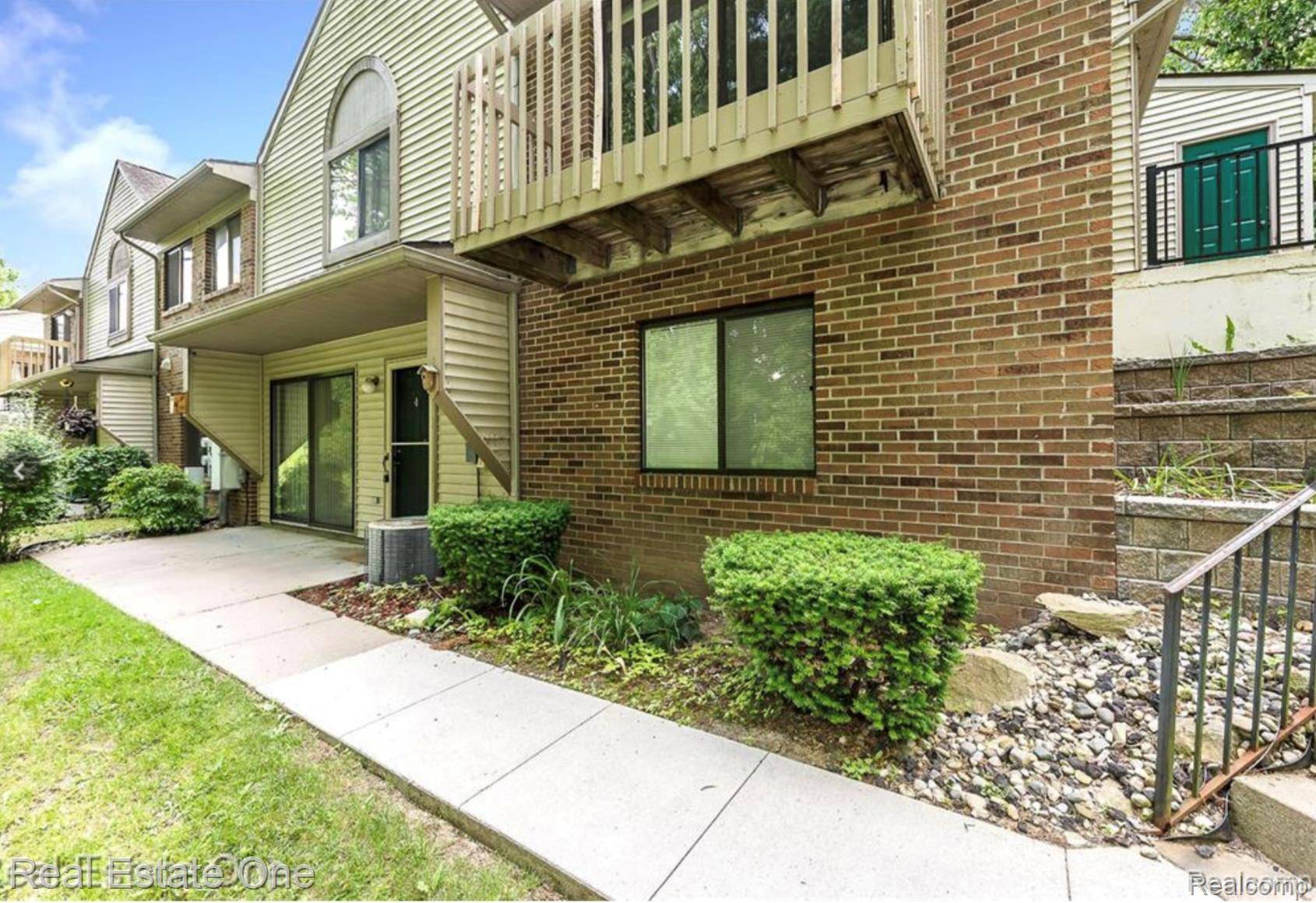 410 Spring Brooke DR, Brighton, MI 48116