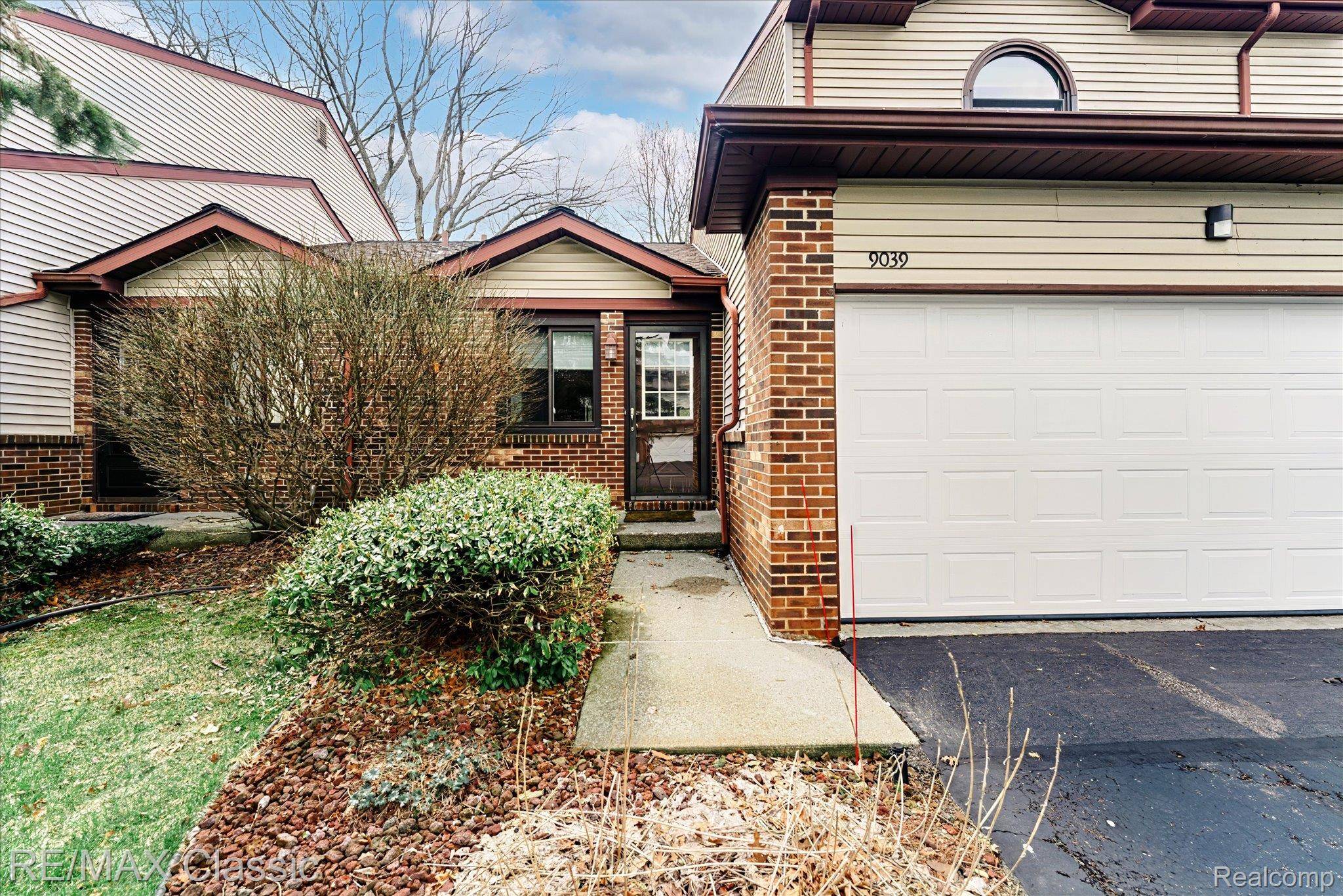 9039 E E Lake RD NW #45, Springfield Charter Township, MI 48348