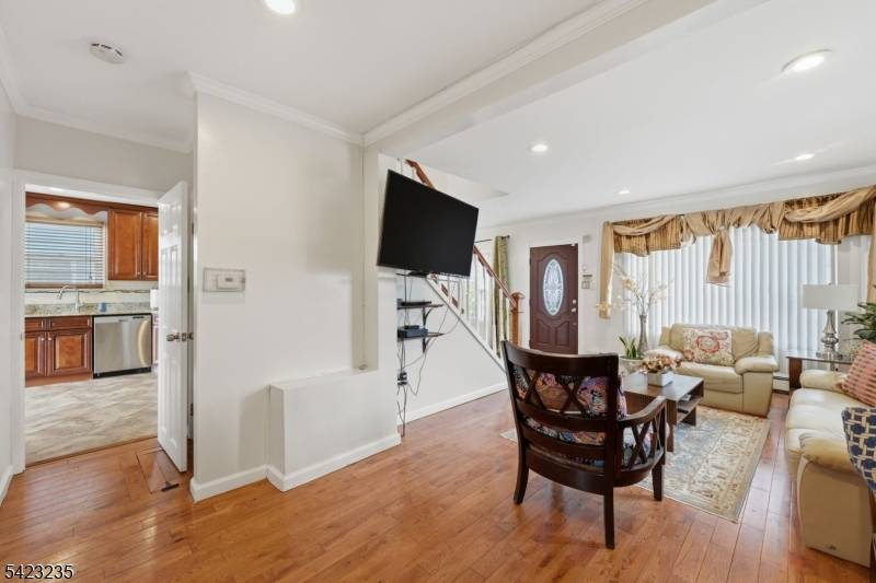 35 Bedford St, East Orange City, NJ 07018