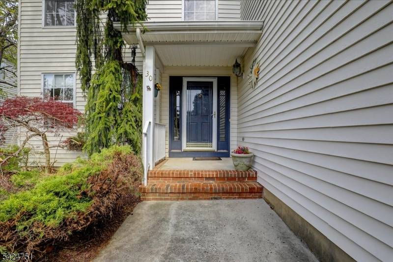 30 Aberdeen Dr, Old Bridge Twp., NJ 08857