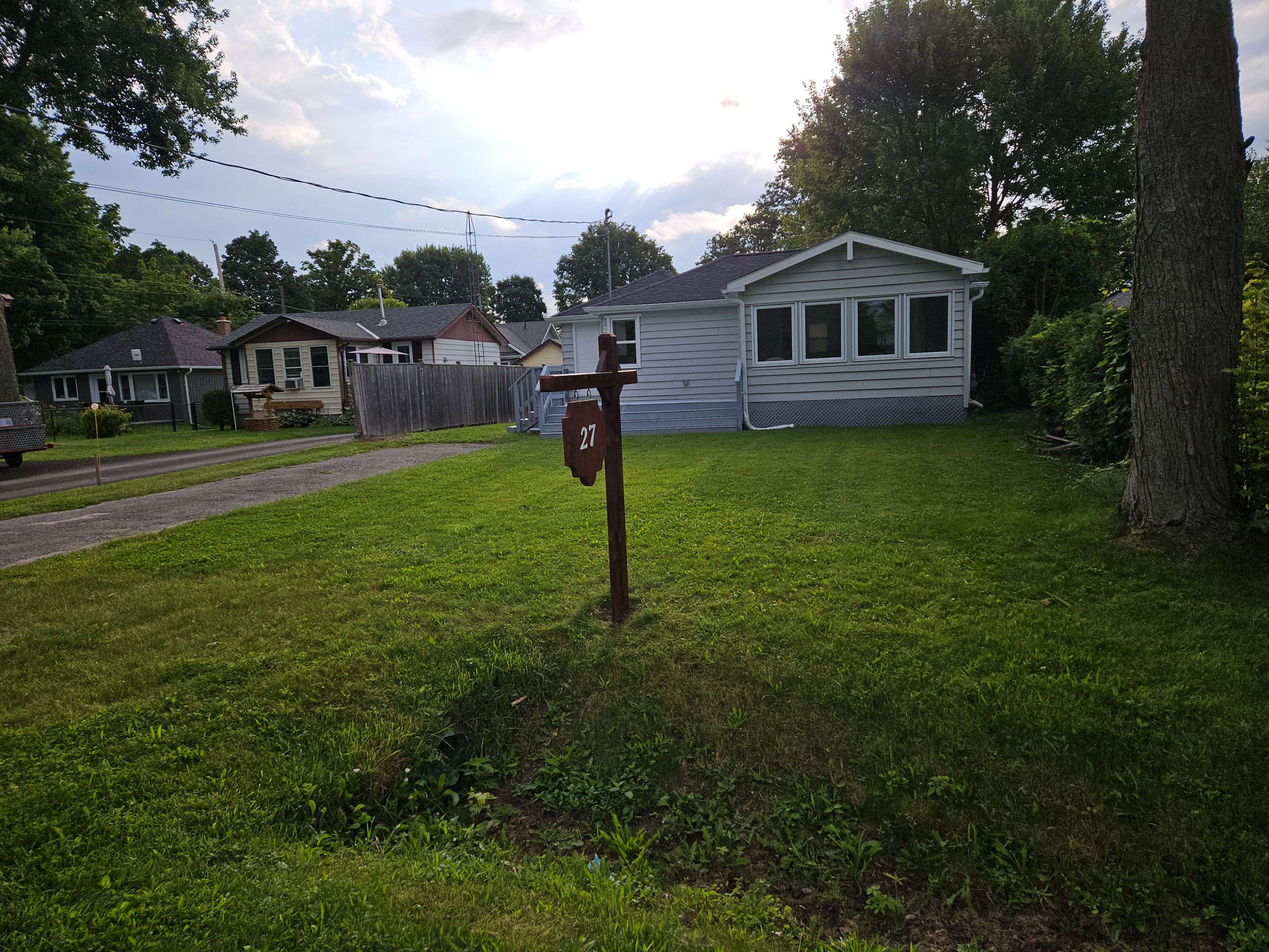 27 Blue Heron DR, Georgina, ON L0E 1N0