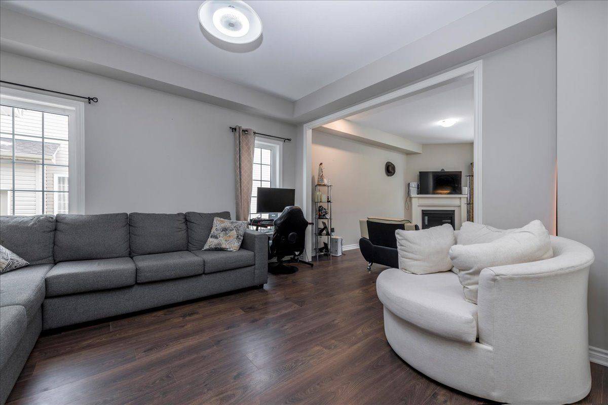 207 Cubitt ST, Clearview, ON L0M 1S0