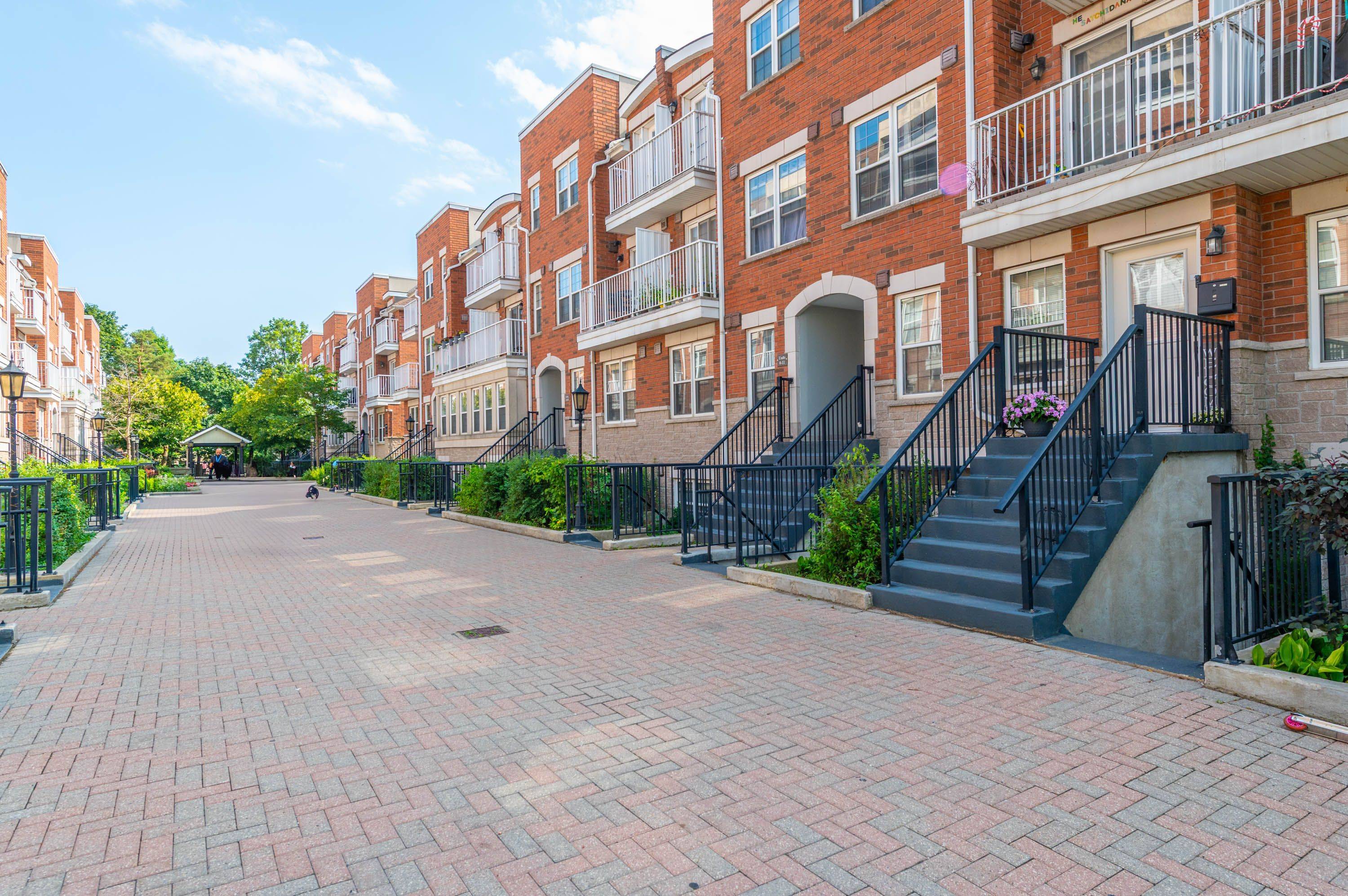 37 Four Winds DR #24, Toronto W05, ON M3J 1K7