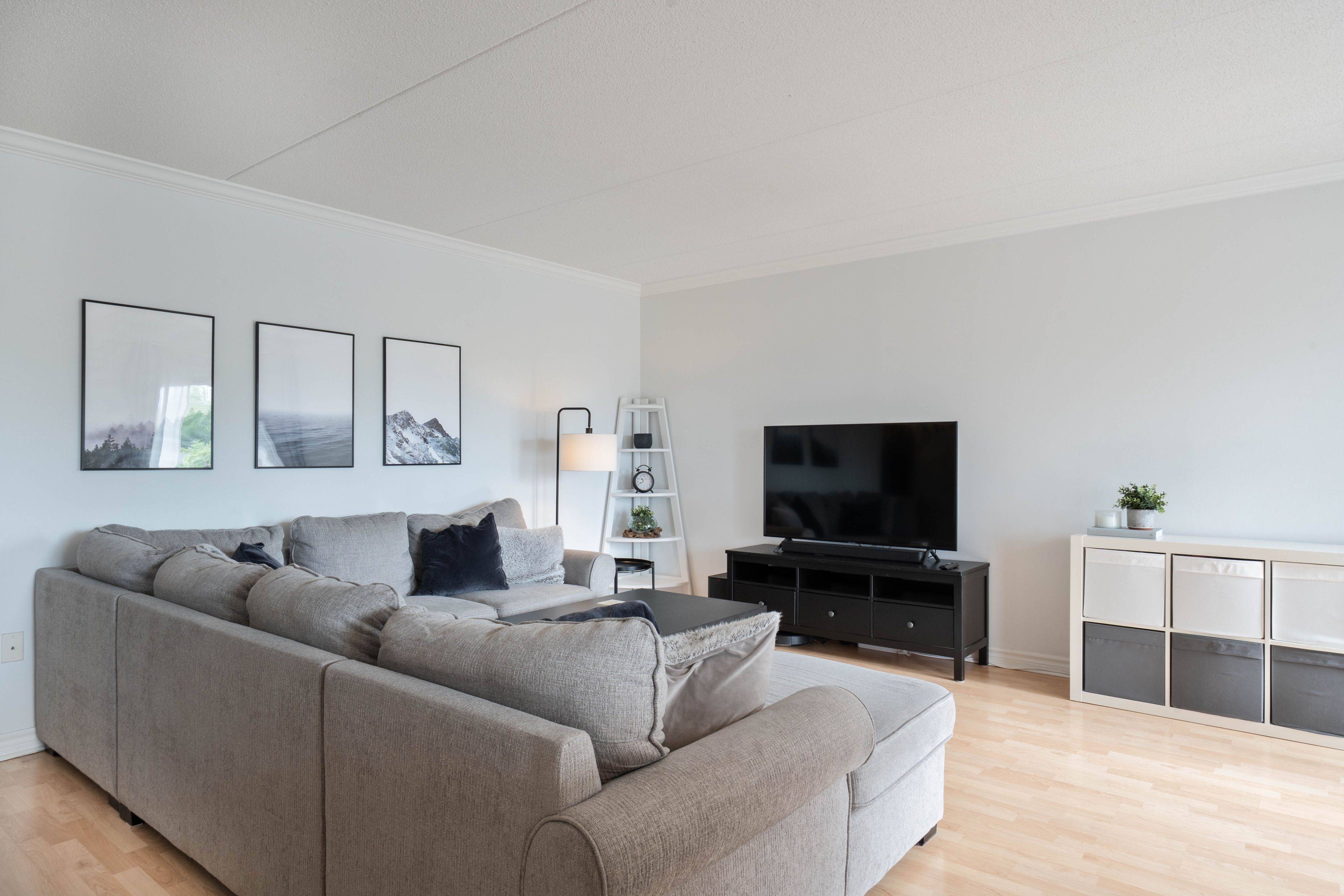 4450 Fairview ST #304, Burlington, ON L7L 7K7