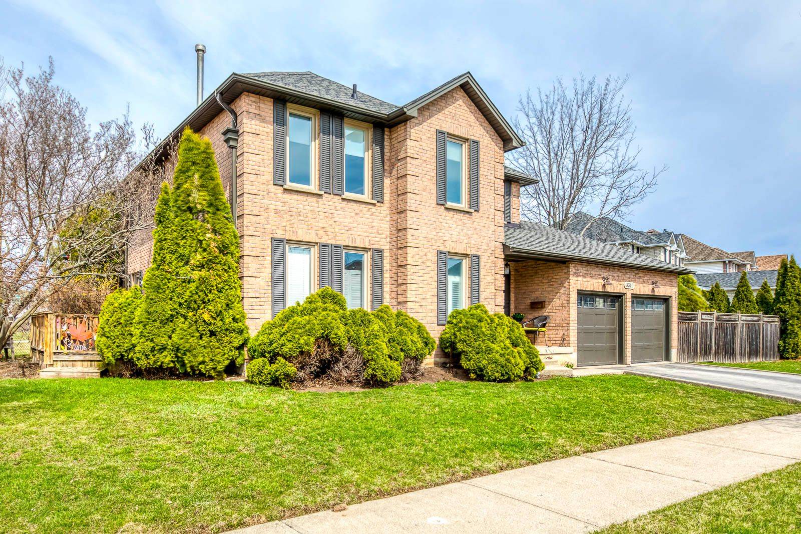 3311 SPRINGVALE CT, Burlington, ON L7M 3Y6