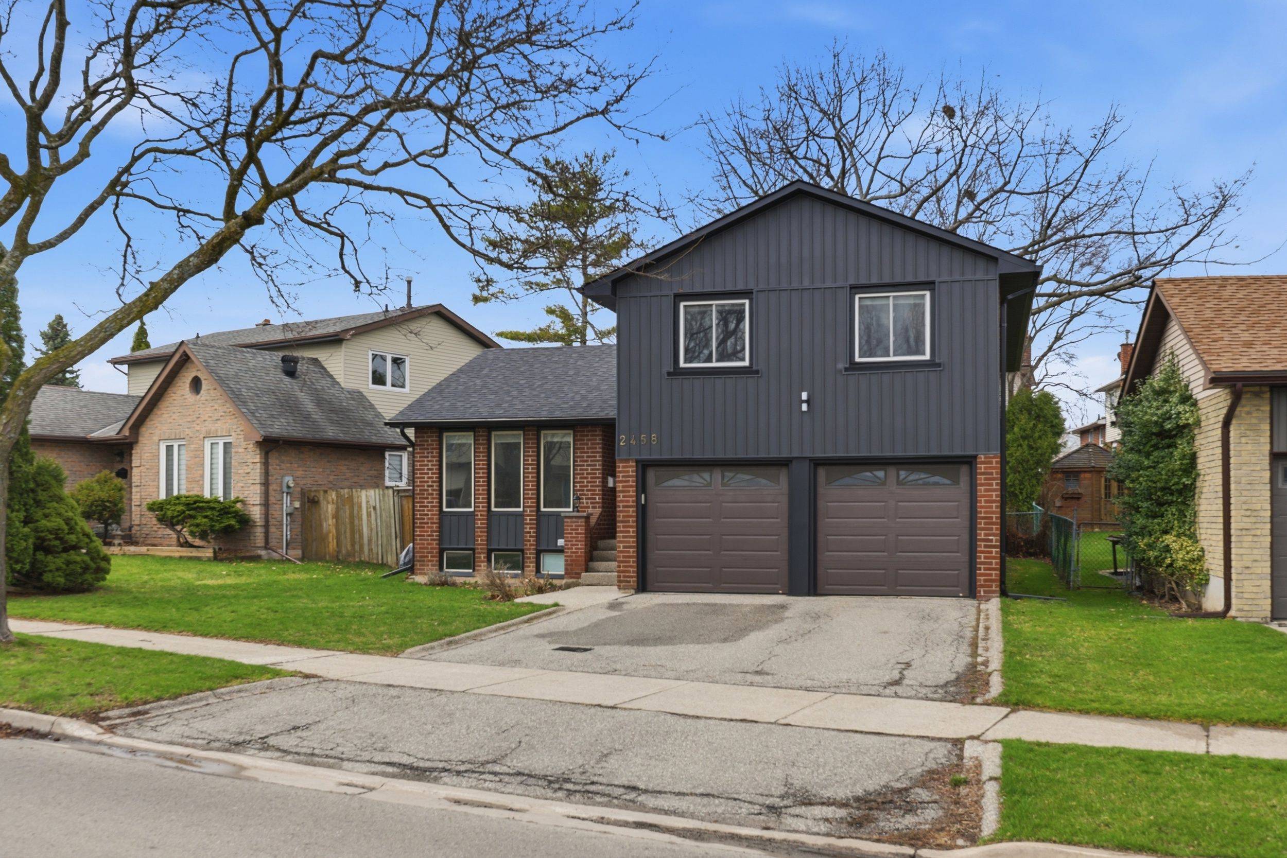 2458 Cavendish DR, Burlington, ON L7P 3T8