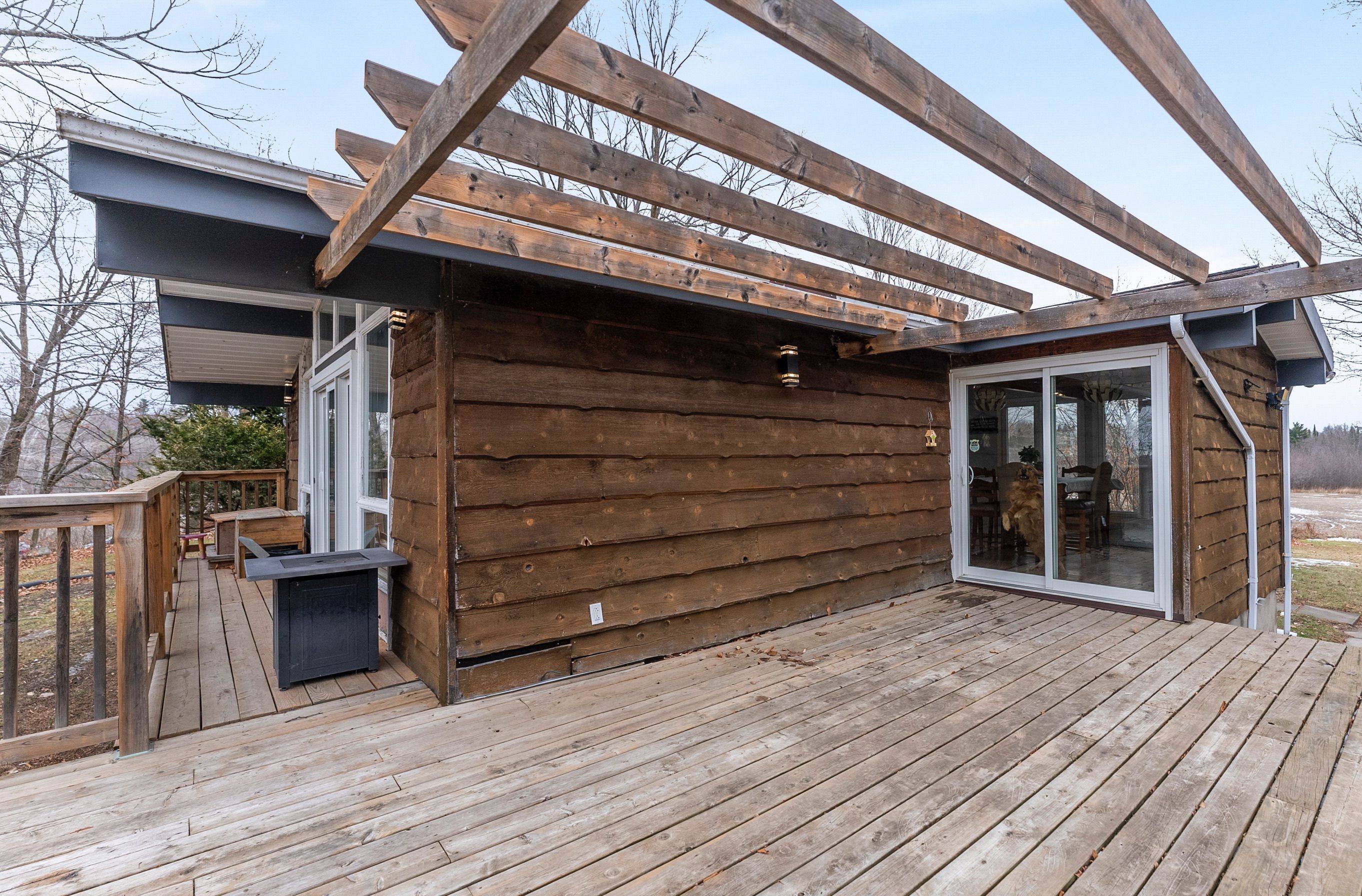 32 Hydro Bay RD, Whitewater Region, ON K0J 1K0