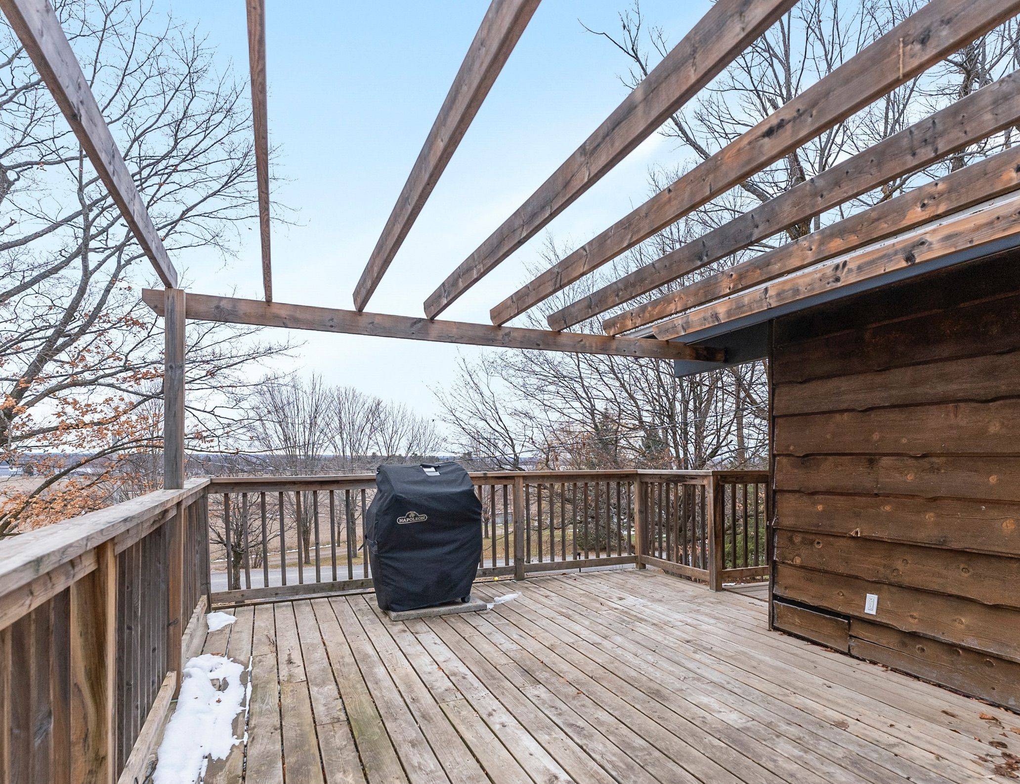 32 Hydro Bay RD, Whitewater Region, ON K0J 1K0