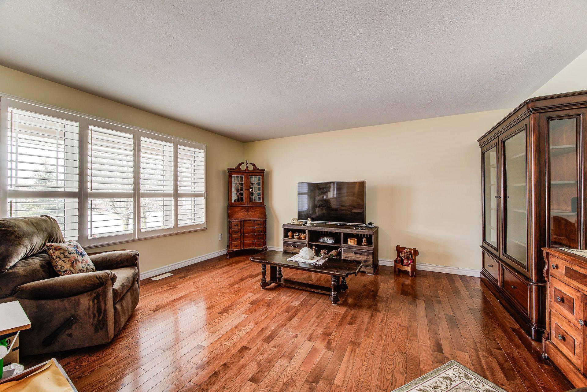 190 Sarah RD, Wellington North, ON N0G 2L2