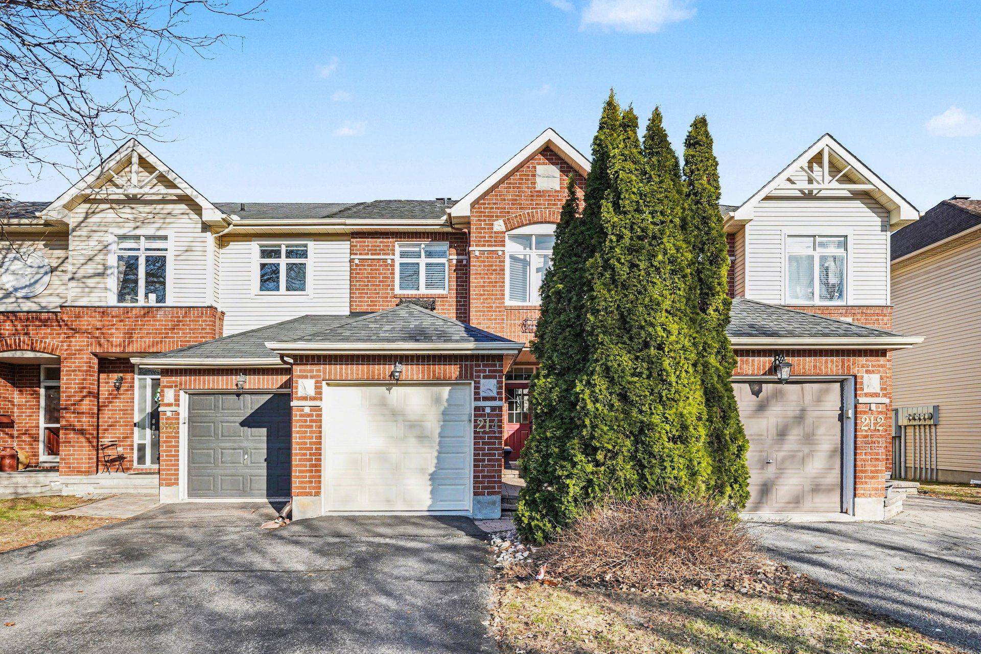 214 Windhurst DR, Barrhaven, ON K2G 6H9