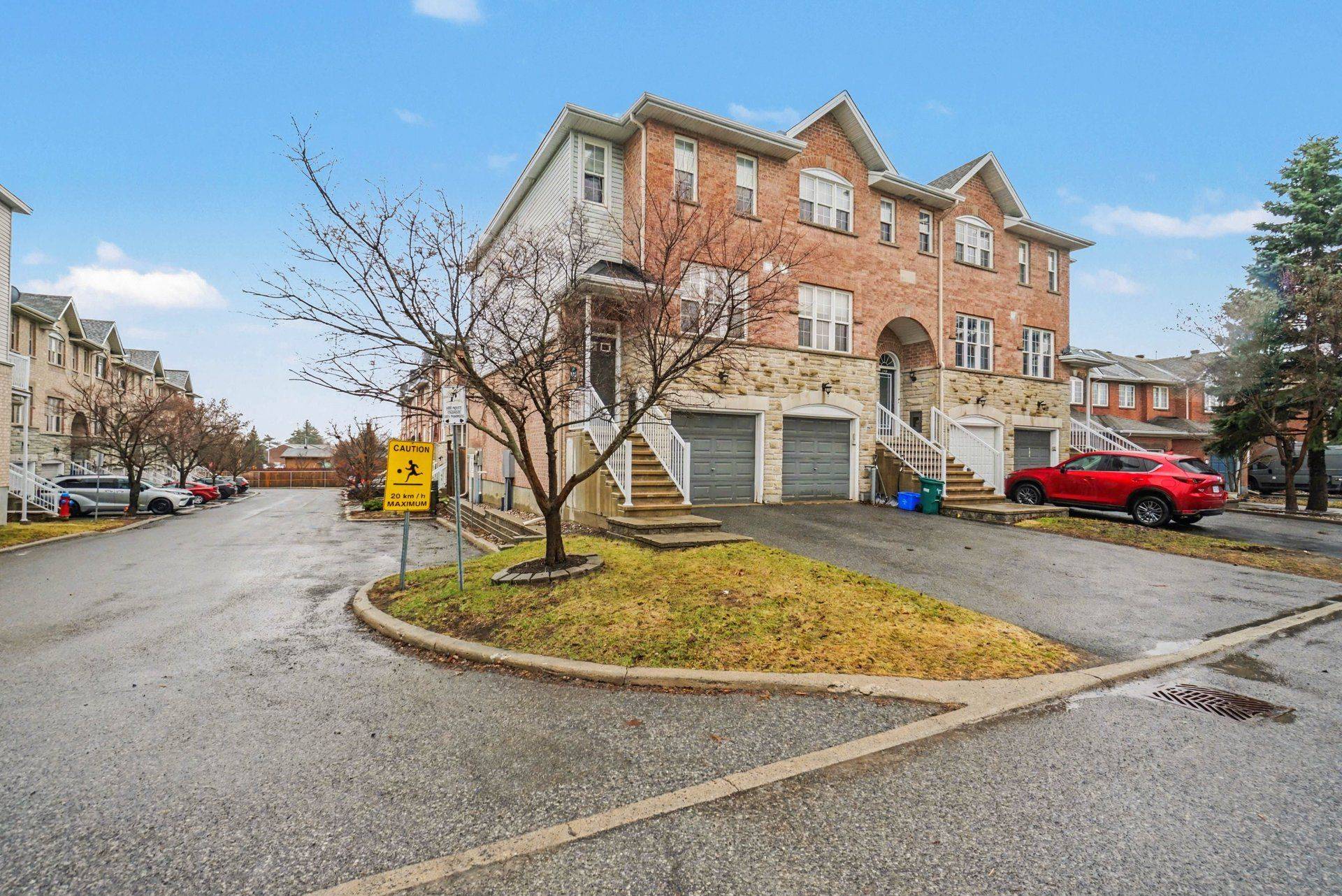 175 Scout ST, Carlington - Central Park, ON K2C 4E2