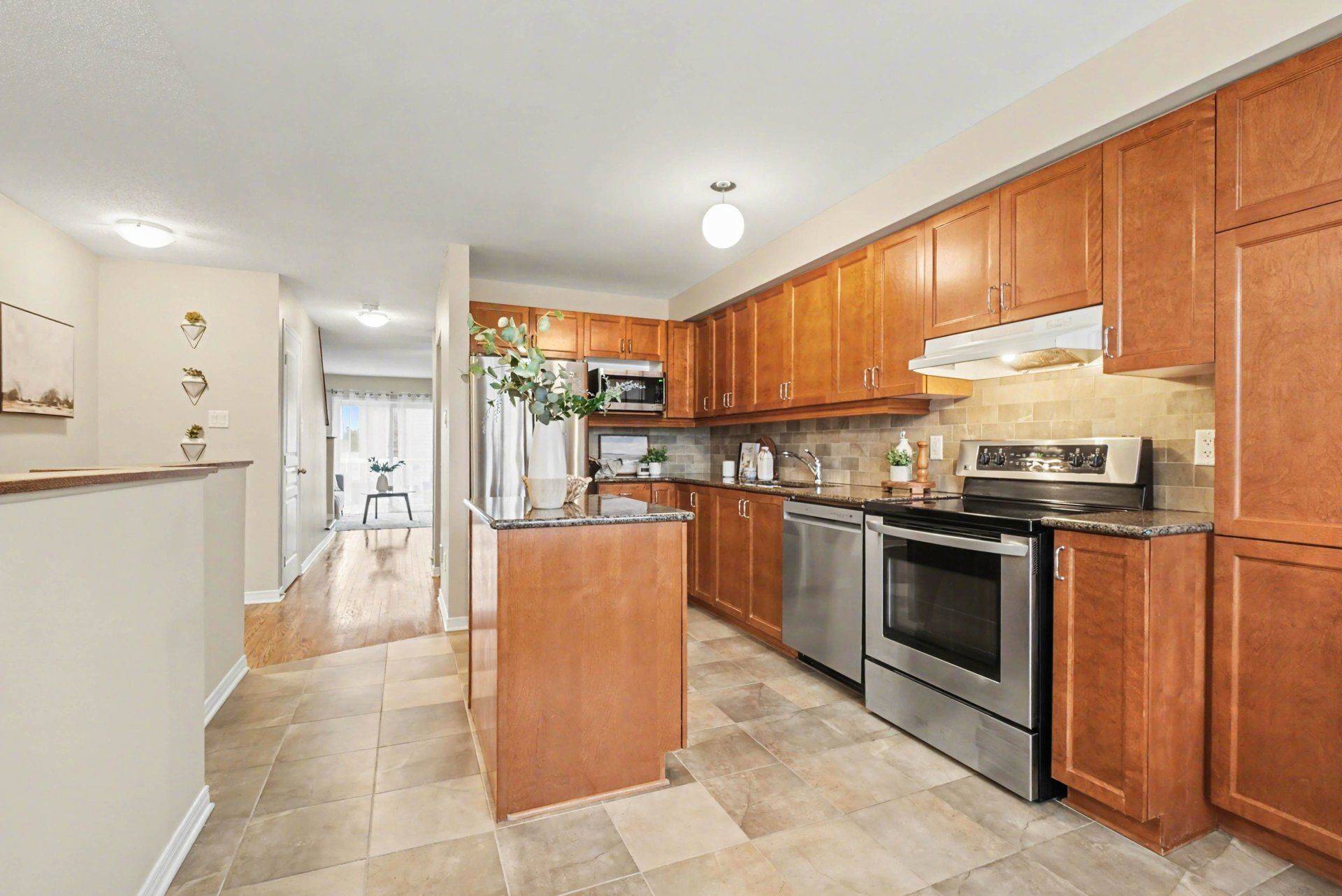 175 Scout ST, Carlington - Central Park, ON K2C 4E2