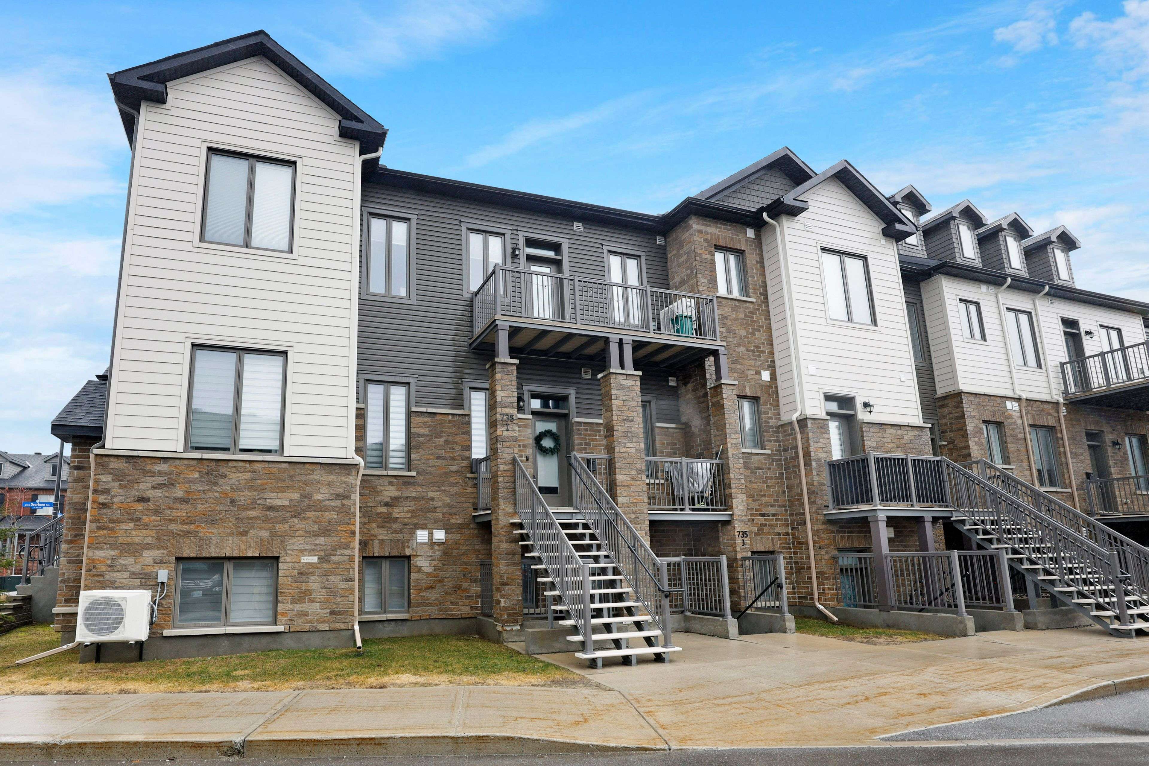 735 Dearborn Private #I, Blossom Park - Airport And Area, ON K1T 0W3