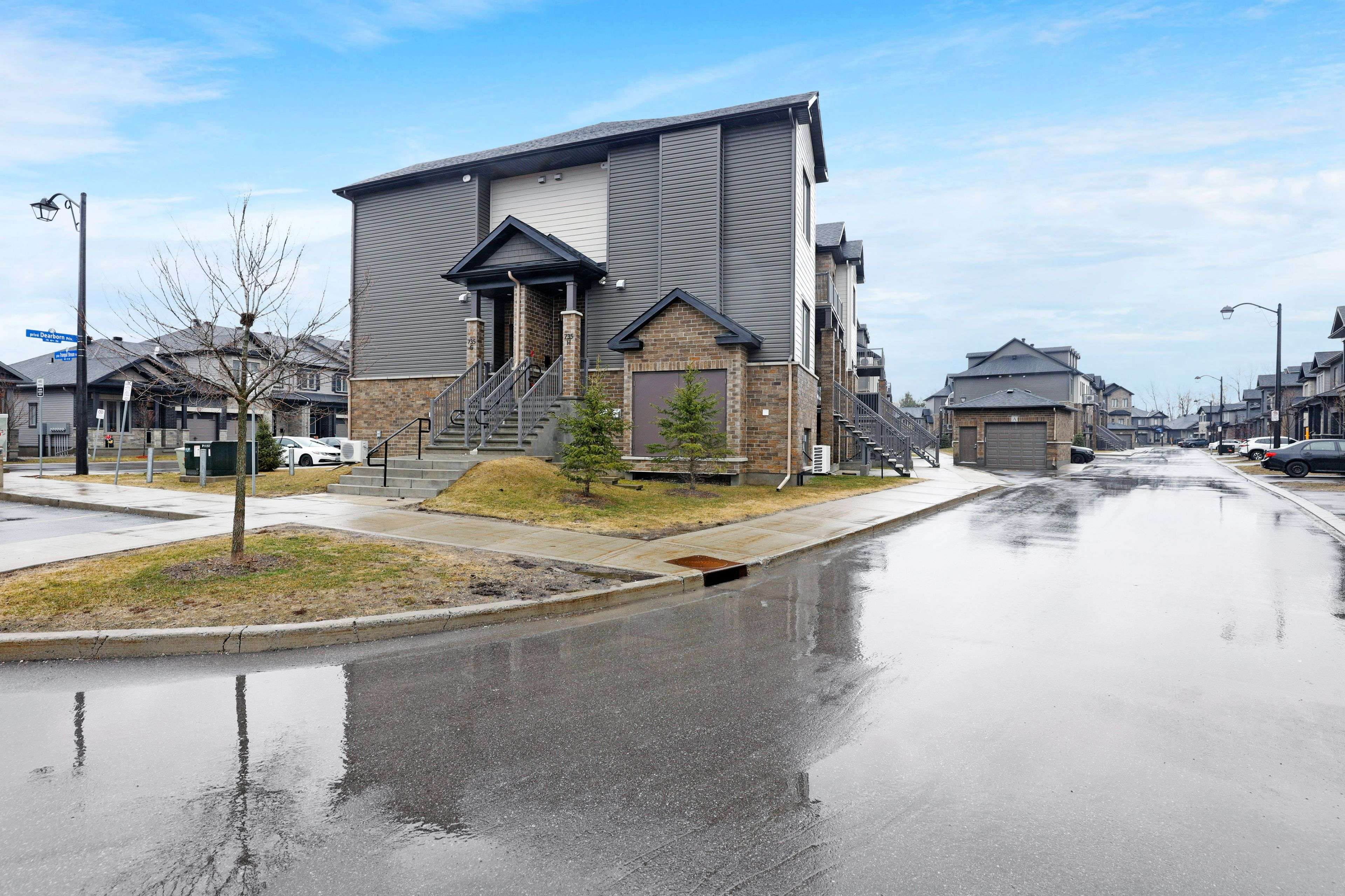 735 Dearborn Private #I, Blossom Park - Airport And Area, ON K1T 0W3