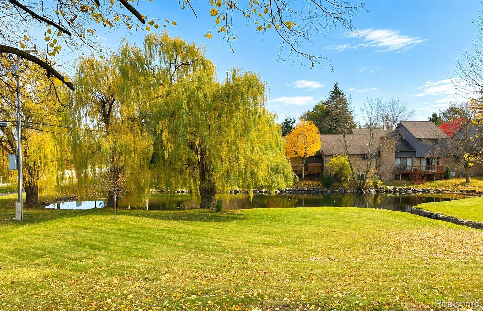 5525 Woodland CT, West Bloomfield Charter Township, MI 48322