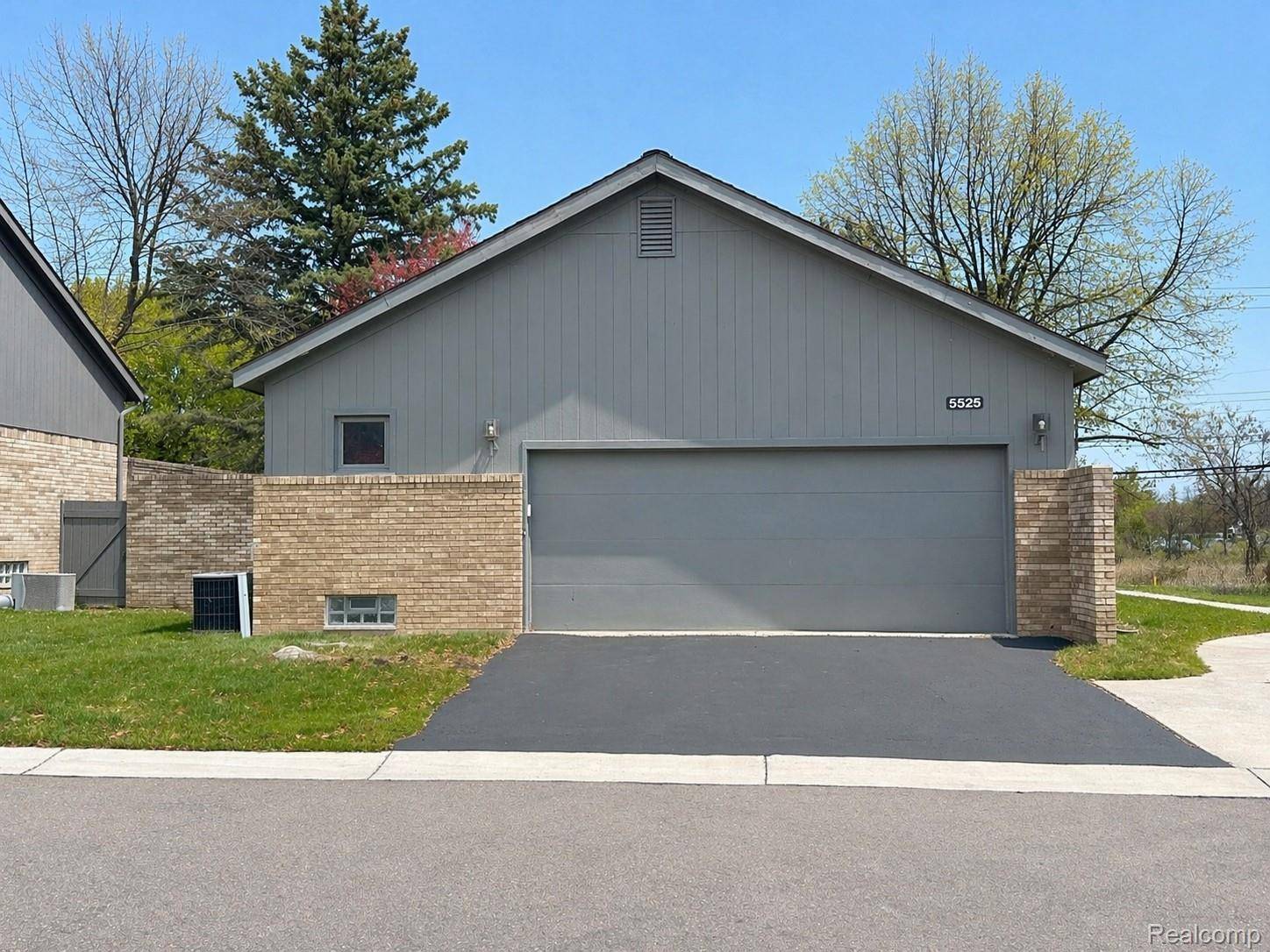 5525 Woodland CT, West Bloomfield Charter Township, MI 48322