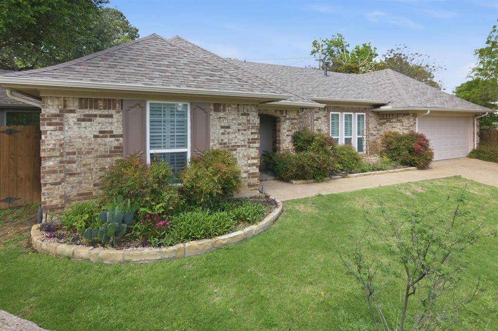 416 Cavender Court, Hurst, TX 76054