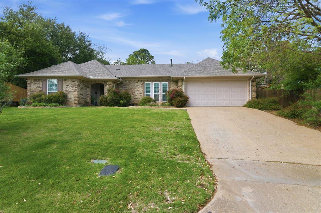 416 Cavender Court, Hurst, TX 76054