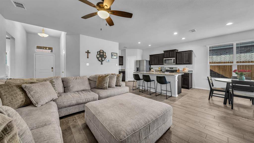 9224 Red Brush Trail, Fort Worth, TX 76131