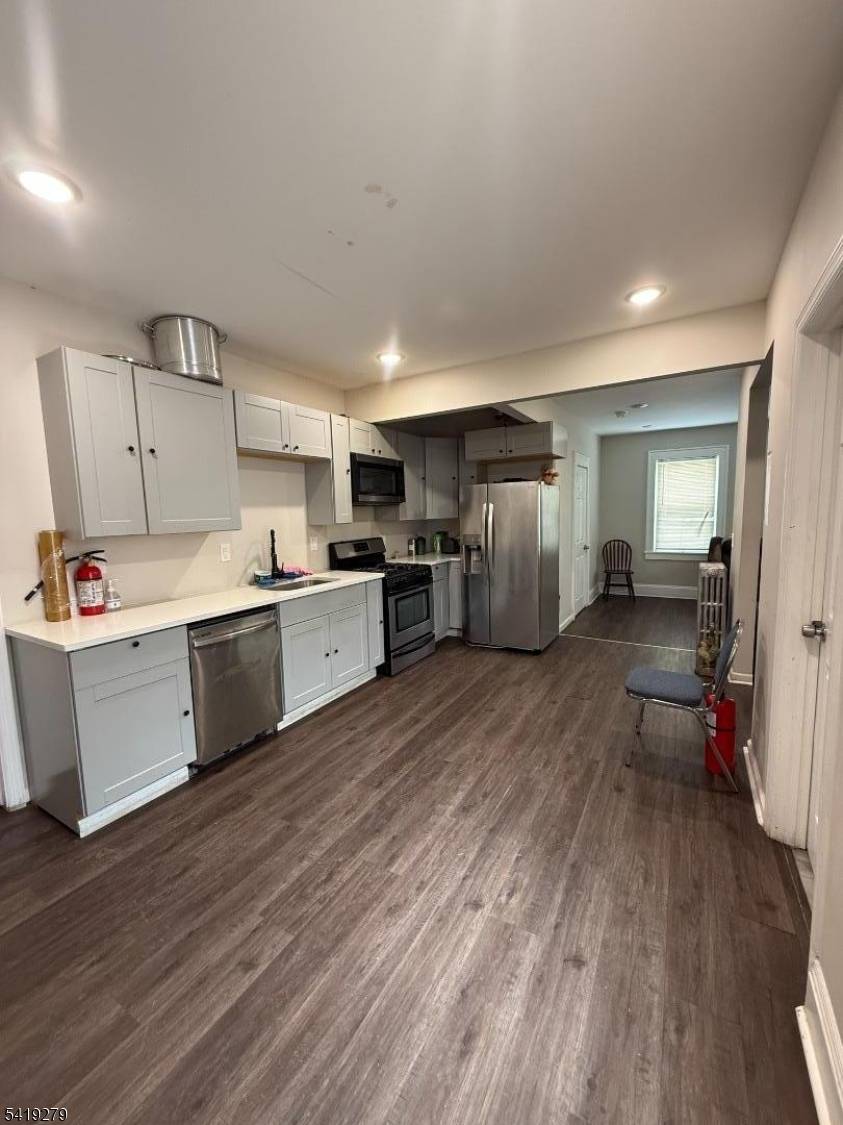 28 Fisher Ave, Bound Brook Boro, NJ 08805